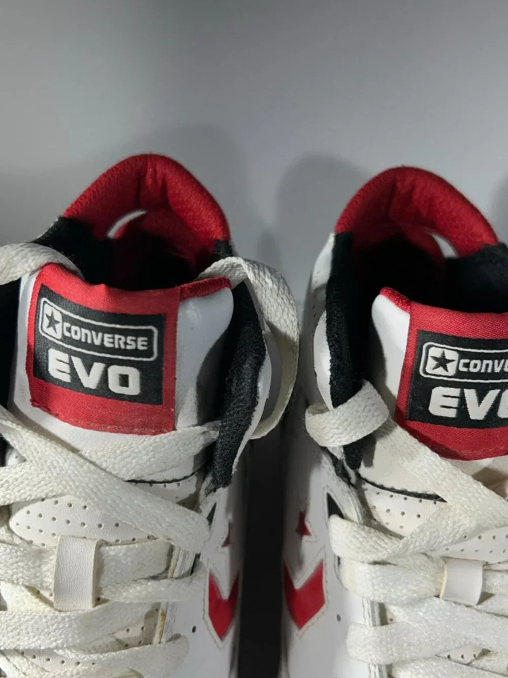 Converse Evo Mens Basketball Shoes Size 10 White Red Leather Sneakers Star Mid